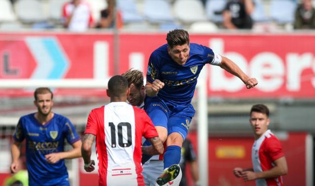 迫使球队更 迫使球队更