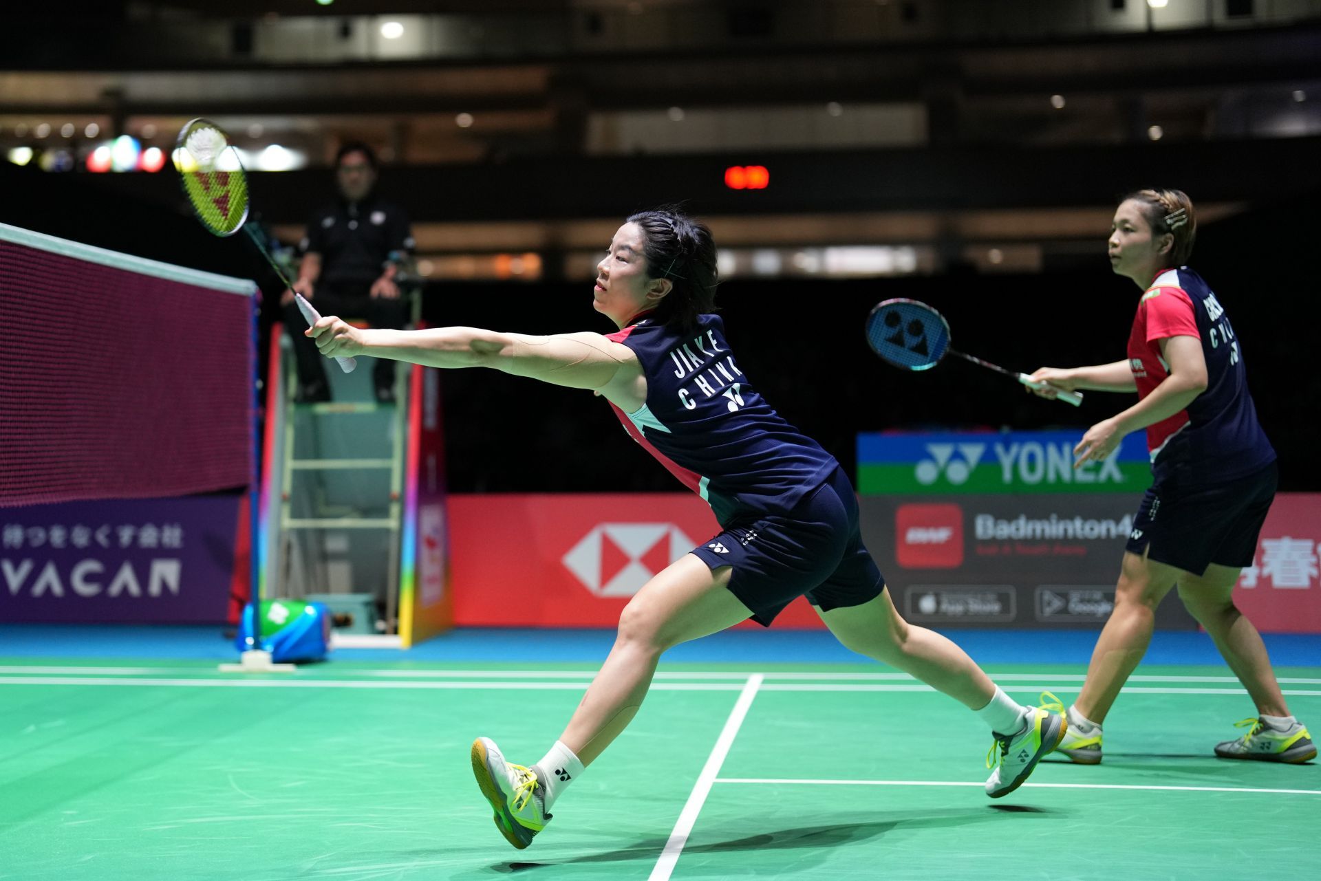 交媒体的狂 交媒体的狂